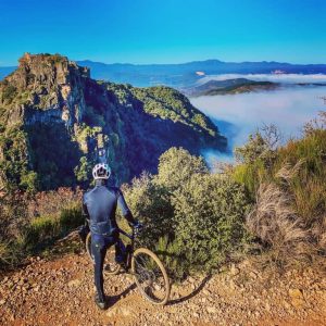 Bierzo-con-niebla-en-bicicleta