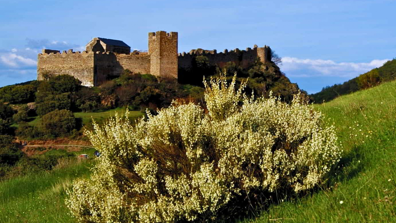 Castillo-de-Cornatel-en-la-mirada-circular-ruta-6C